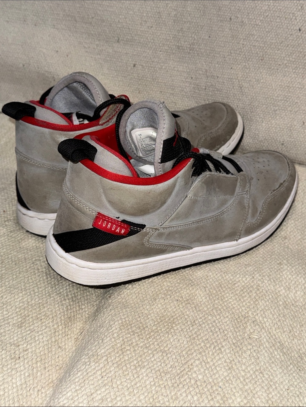 Jordan Men’s size 9 Mid-Top basketball Sneakers - fair condition